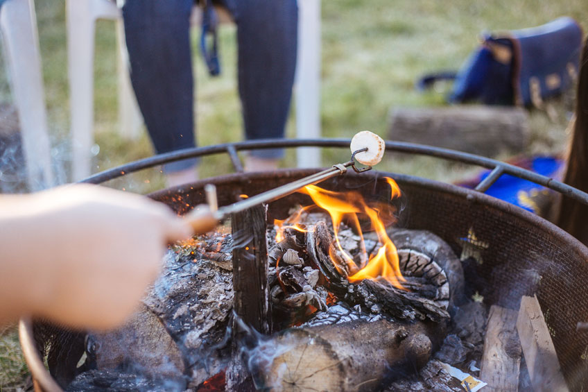 Nimm das Wochenende als Anlass für ein BBQ im Garten (c) Priscilla du Preez on Unsplash