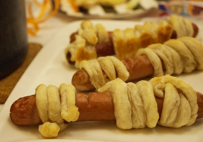 Leckere Würtchen-Mumien in Blätterteig zu Halloween