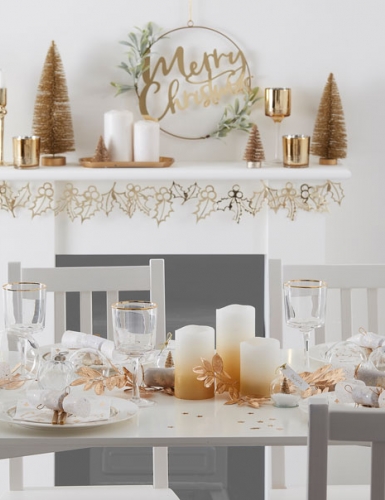 Dekoriere zu Weihnachten elegant und erwachsen mit Metallic-Glanz