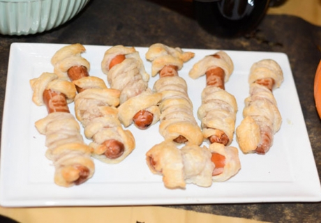 Mumien-Würstchen für Langfinger und hungrige Untote zur Halloween-Party mit den Kids